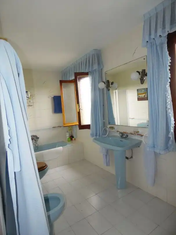Baño de Casa o chalet en venta en Villarcayo de Merindad de Castilla la Vieja con Calefacción, Terraza y Piscina