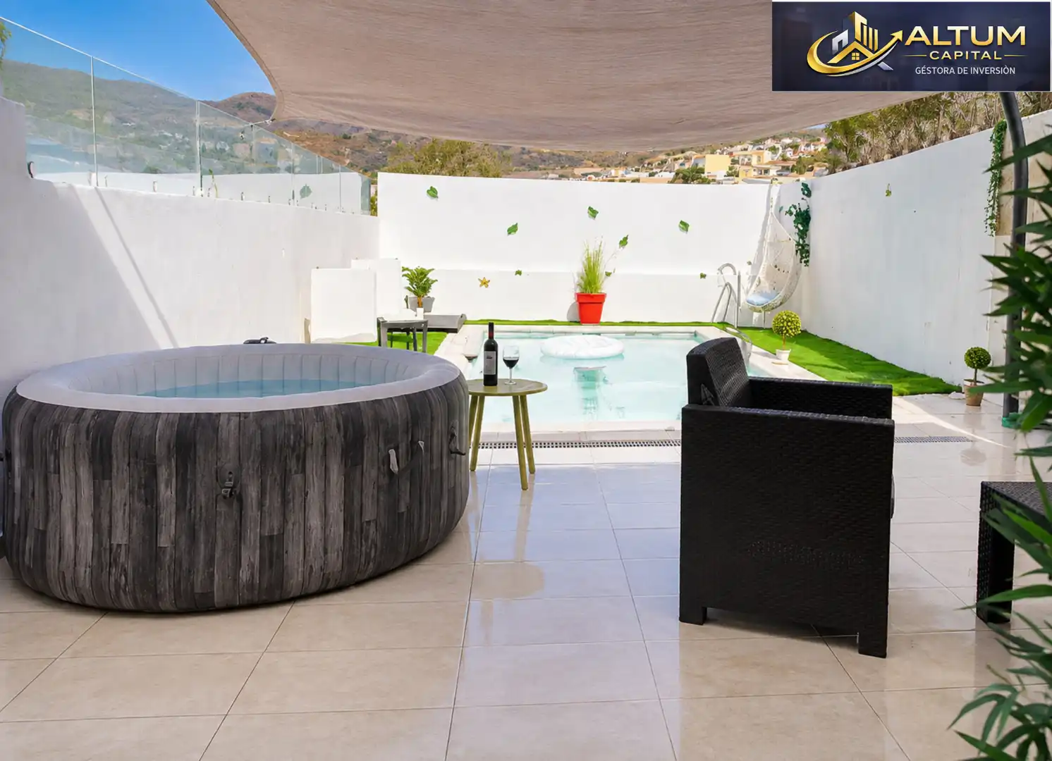 Detached house with pool for sale in Calle Castilla