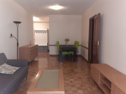 Sala d'estar de Apartament de lloguer en Barañain amb Terrassa