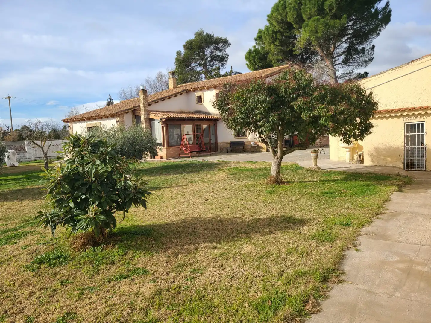 Vista exterior de Casa o xalet en venda en Zaragoza amb Aire condicionat, Calefacció i Jardí privat
