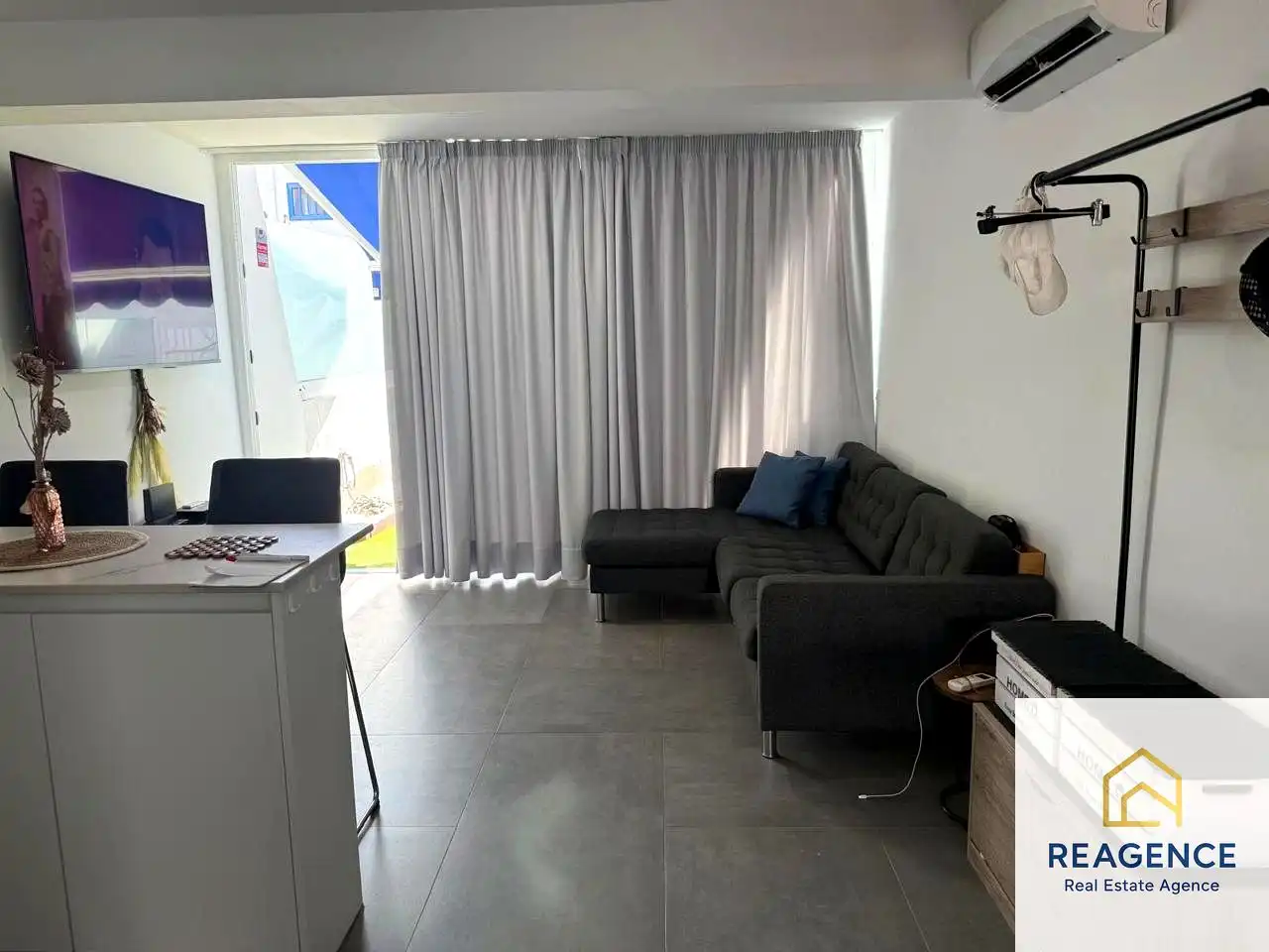 Sala d'estar de Casa o xalet en venda en San Bartolomé de Tirajana amb Aire condicionat, Terrassa i Piscina