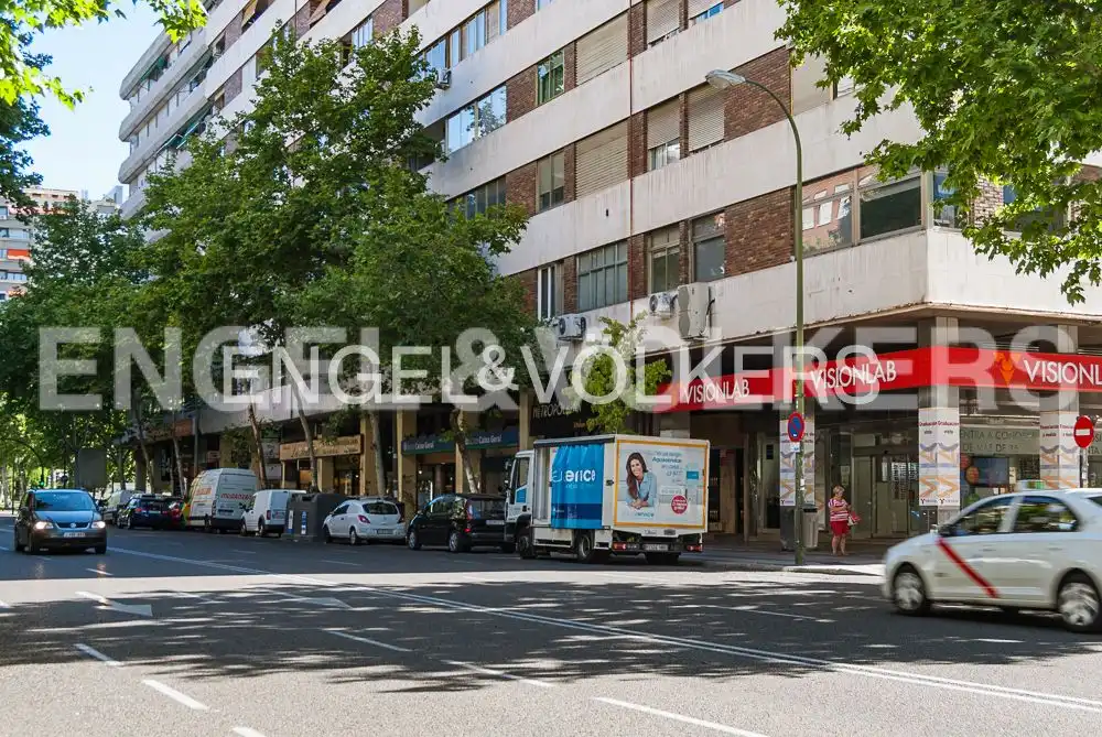 Piso de alquiler en Orense, Cuatro Caminos - Azca
