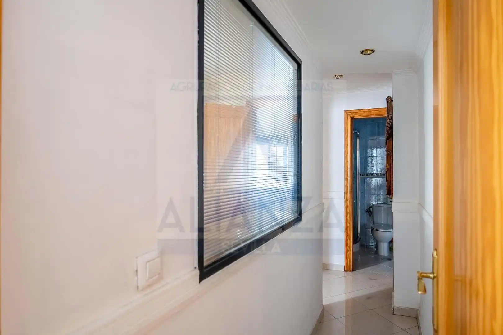 Flat for sale in Camas  with Air Conditioner