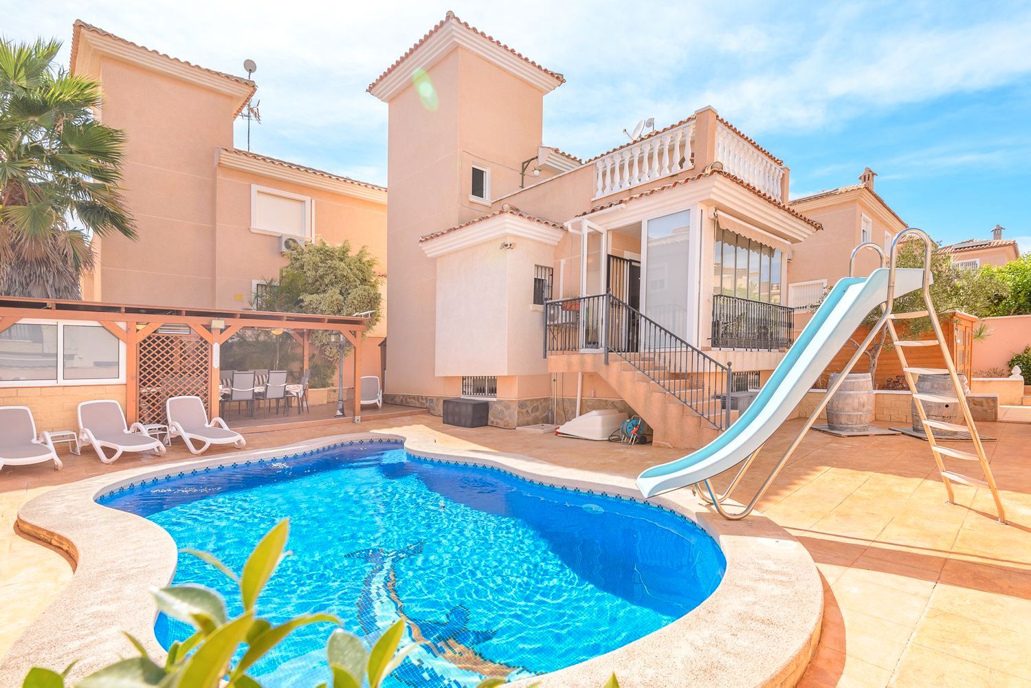 Piscina de Casa o xalet en venda en Orihuela amb Aire condicionat, Calefacció i Jardí privat