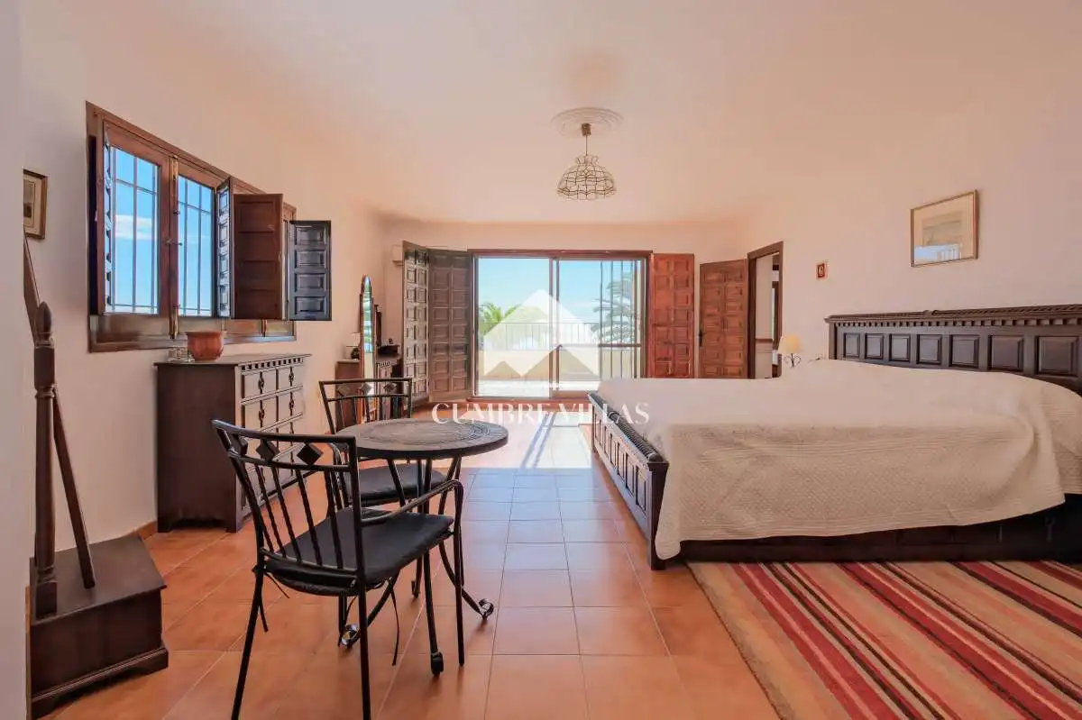 Dormitori de Casa o xalet en venda en Nerja amb Jardí privat i Terrassa