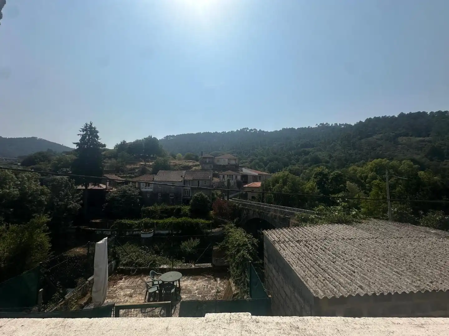 Vista exterior de Casa adosada en venda en A Arnoia amb Moblat i Balcó