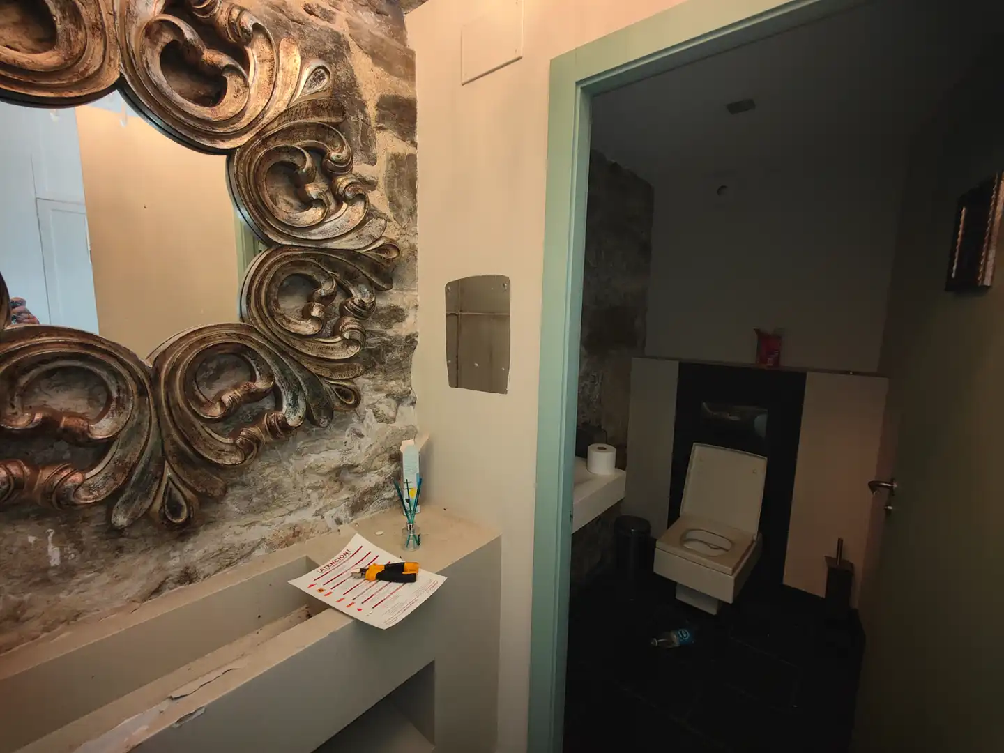 Bathroom of Commercial properties for rent in Vigo   with Air Conditioner