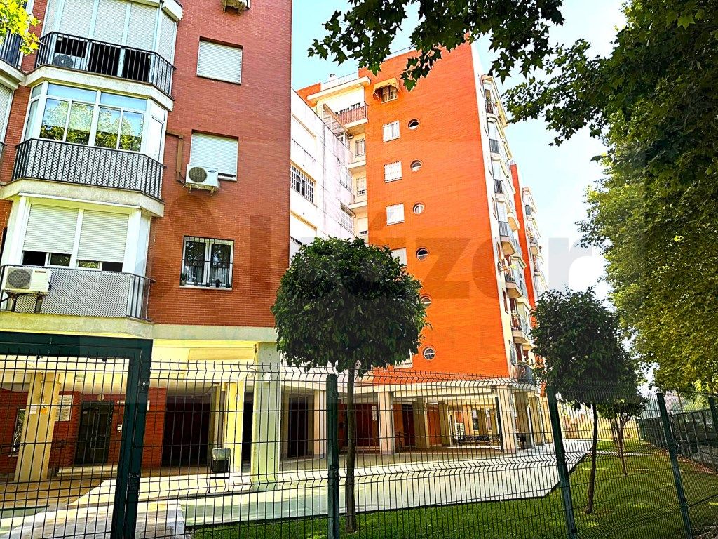 Pis en venda a Avenida Deporte El, 19, Colores -  Entreparques, Este - Alcosa- Torreblanca,  Sevilla Capital