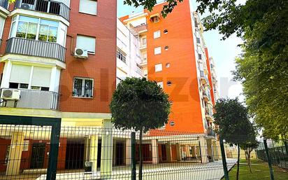 Exterior view of Flat for sale in  Sevilla Capital  with Air Conditioner, Terrace and Oven