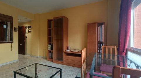 Foto 2 de Apartamento de alquiler en Calle Augusto Peyré, Parque Alcosa, Sevilla Capital