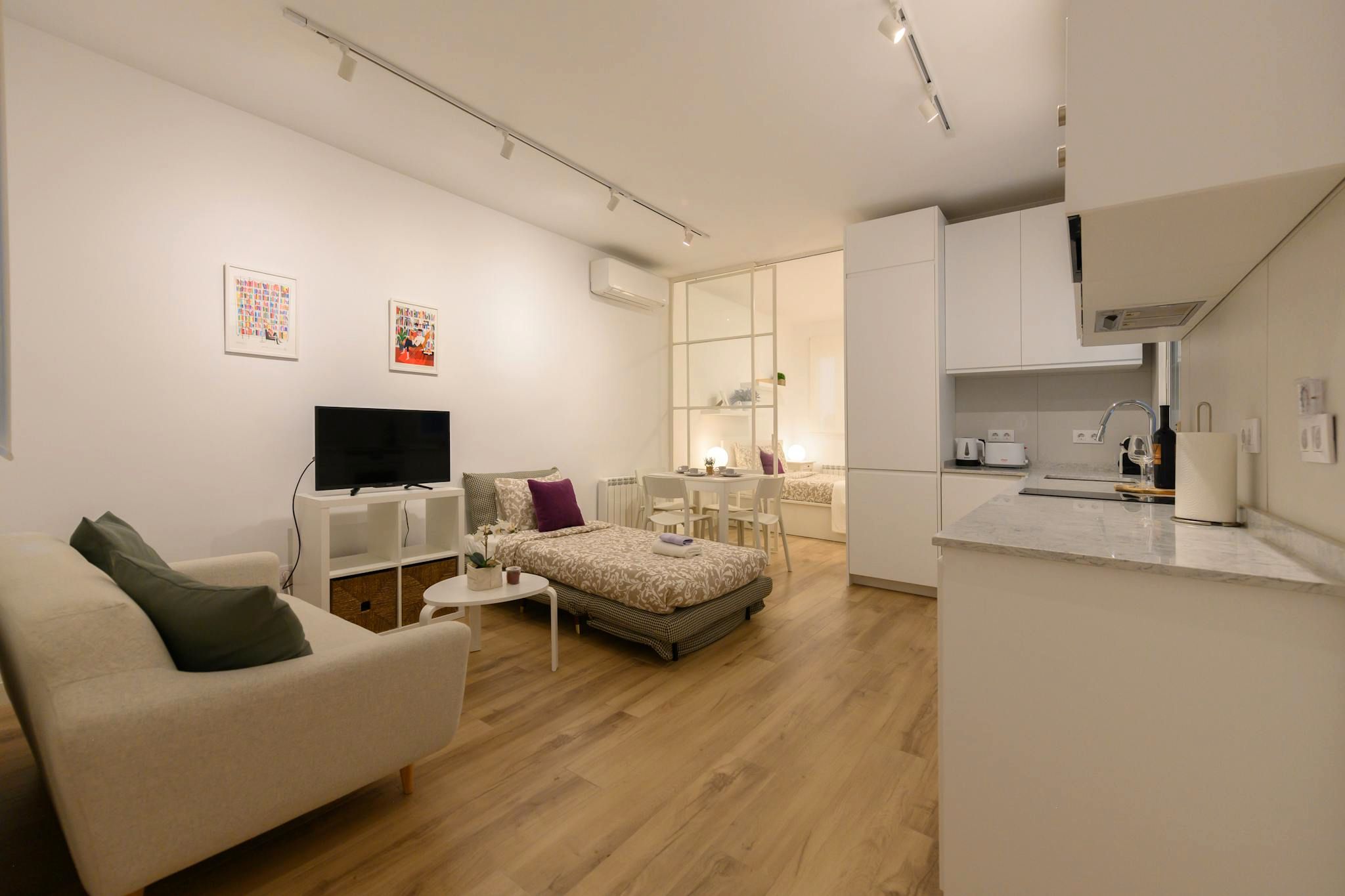 Living room of Flat to rent in  Madrid Capital  with Air Conditioner, Heating and Furnished