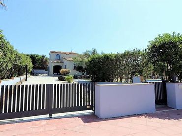 House with pool for sale in Carrer Mig 4 4