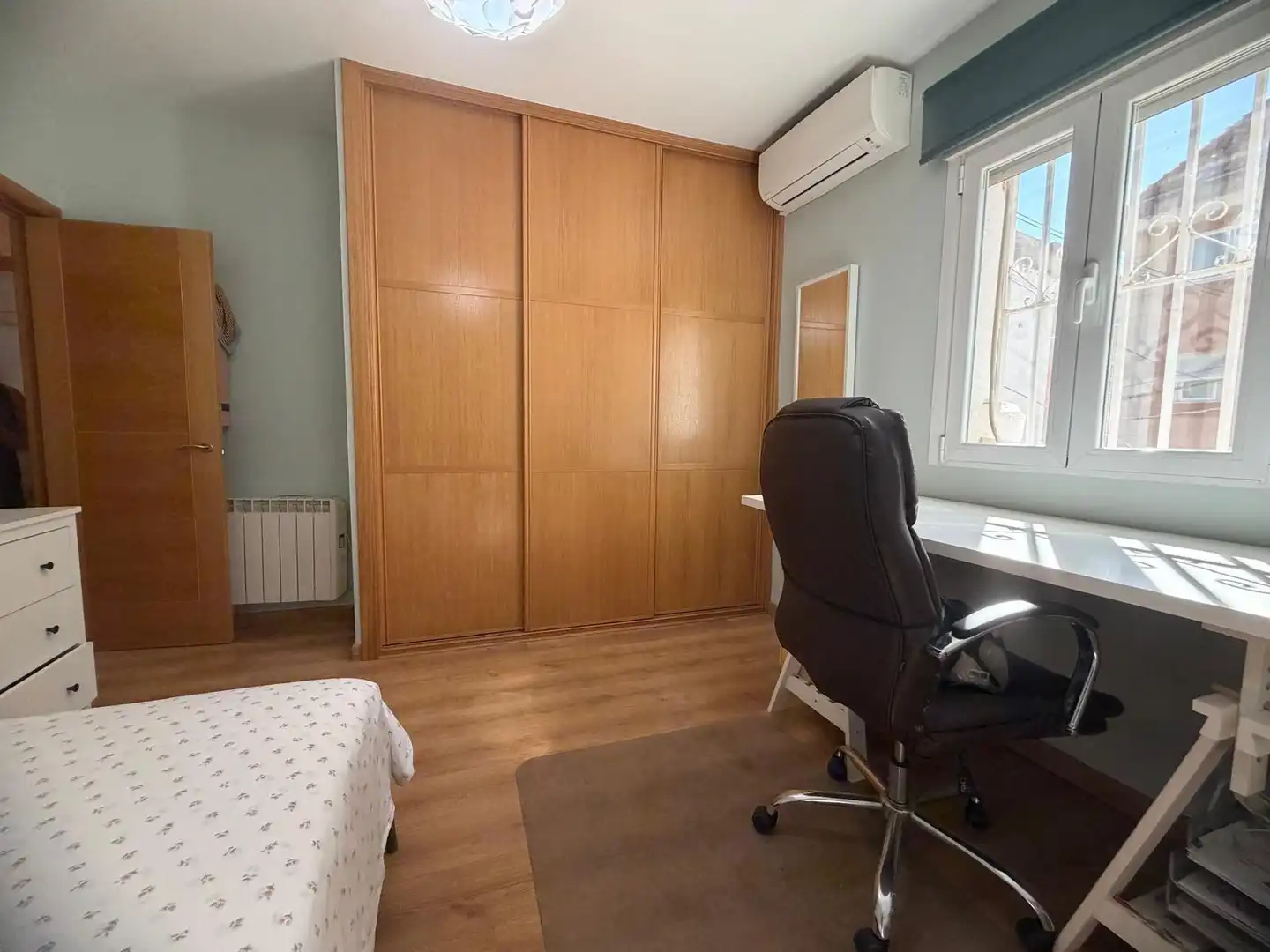 Dormitori de Casa o xalet en venda en Madrid amb Aire condicionat, Calefacció i Jardí privat