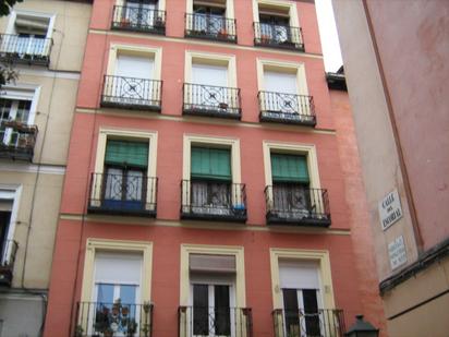 Vista exterior de Estudi de lloguer en  Madrid Capital amb Aire condicionat, Calefacció i Moblat