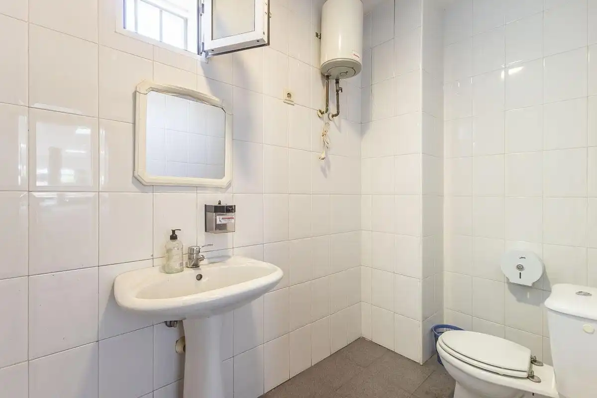 Badezimmer von Gebäude zur Miete in La Zubia