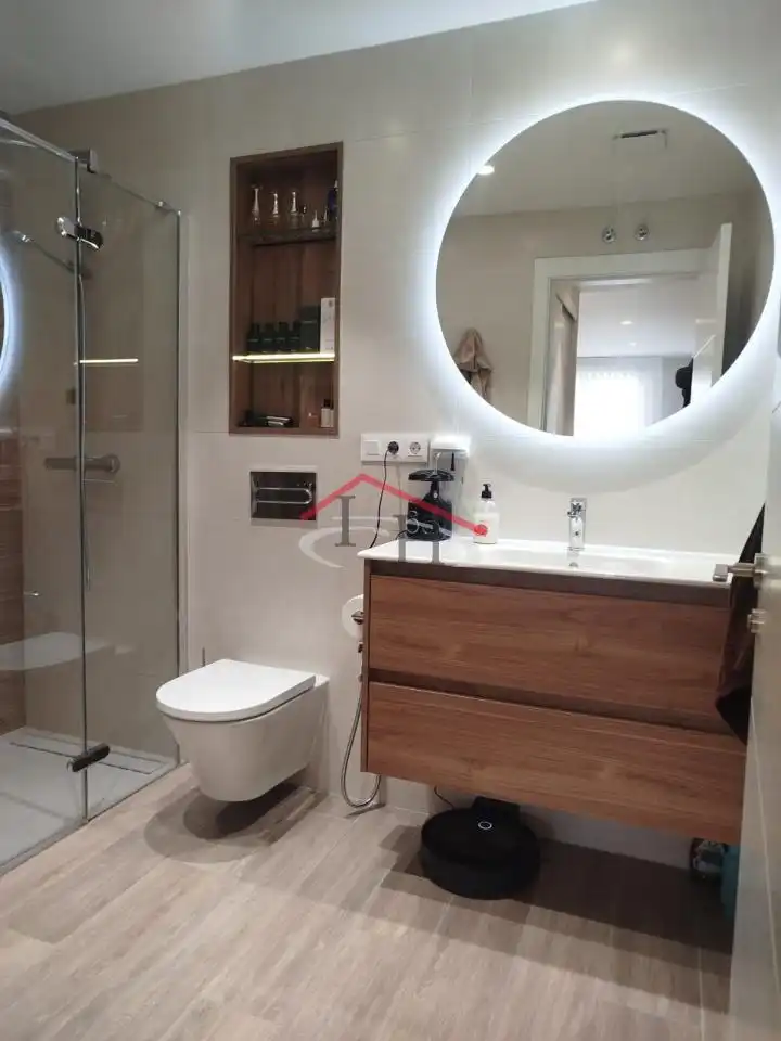 Badezimmer von Wohnung zum Verkauf in León Capital  mit Heizung, Terrasse und Abstellraum
