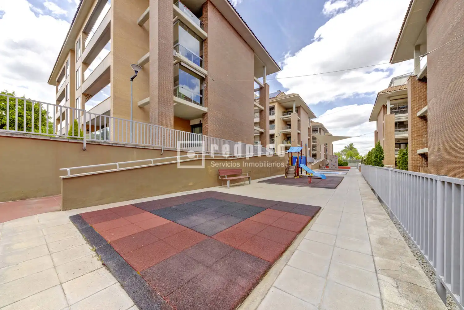 Terrasse von Wohnung zum Verkauf in Boadilla del Monte mit Klimaanlage, Heizung und Privatgarten