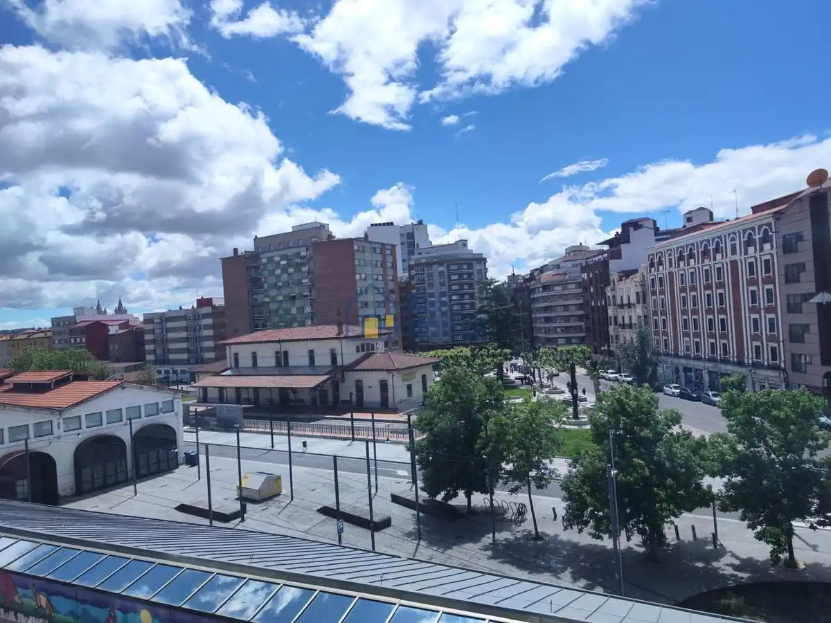 Exterior view of Flat for rent in León Capital   with Heating, Parquet flooring and Terrace