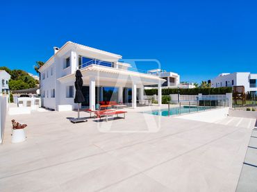 Villa con piscina in vendita a La Caleta - La Calalga -  Les Bassetes
