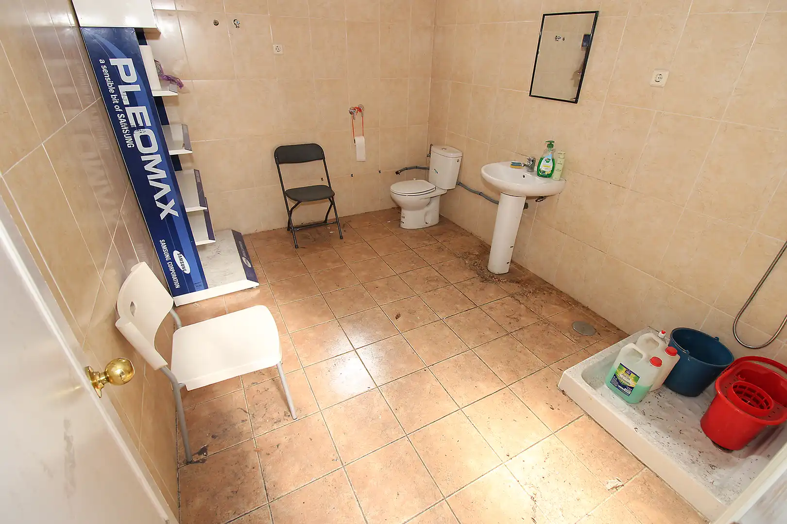 Bathroom of Industrial buildings for rent in Torrelaguna