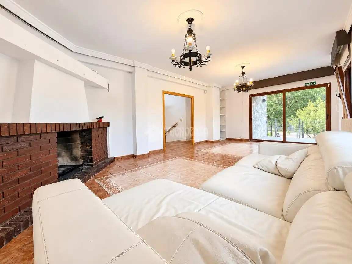 Sala de estar de Casa o chalet en venta en Camarma de Esteruelas, Madrid