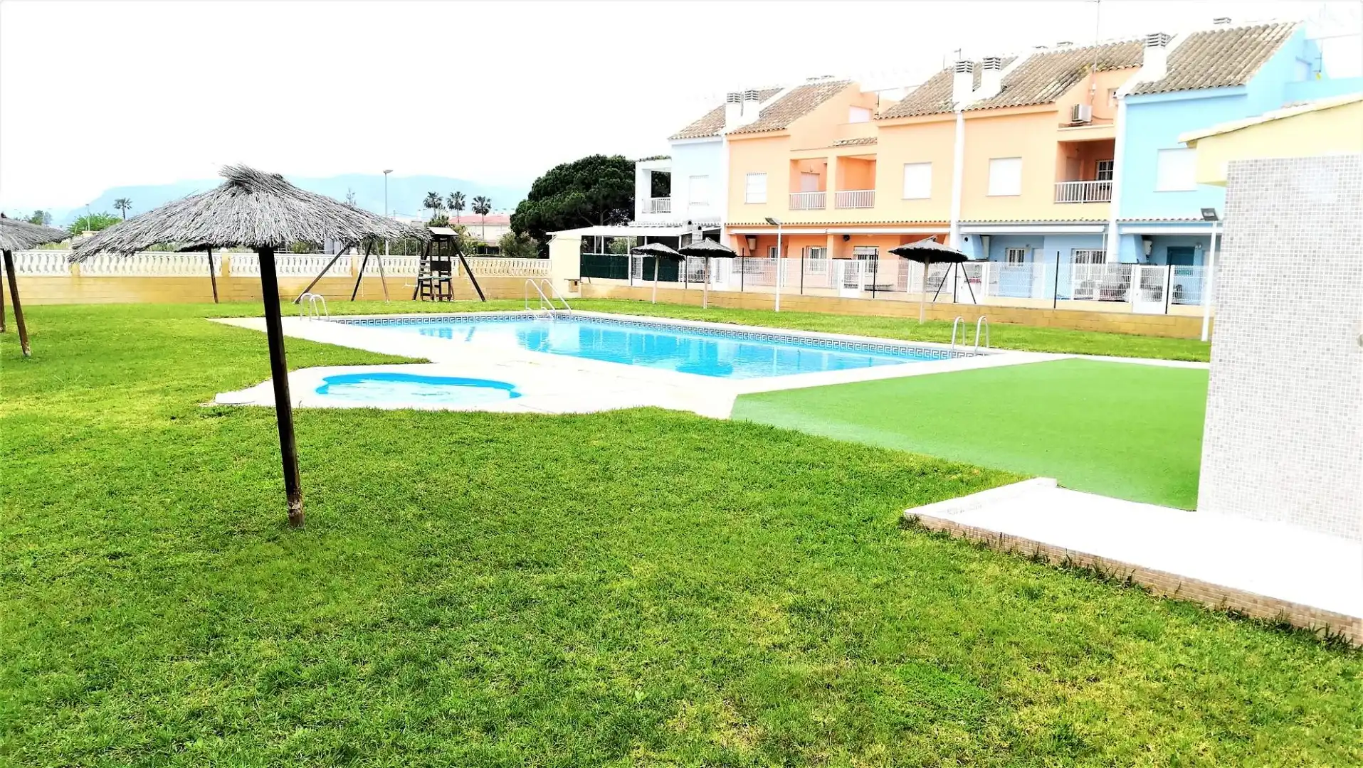 Piscina de Casa adosada en venta en Tavernes de la Valldigna con Aire acondicionado, Terraza y Balcón