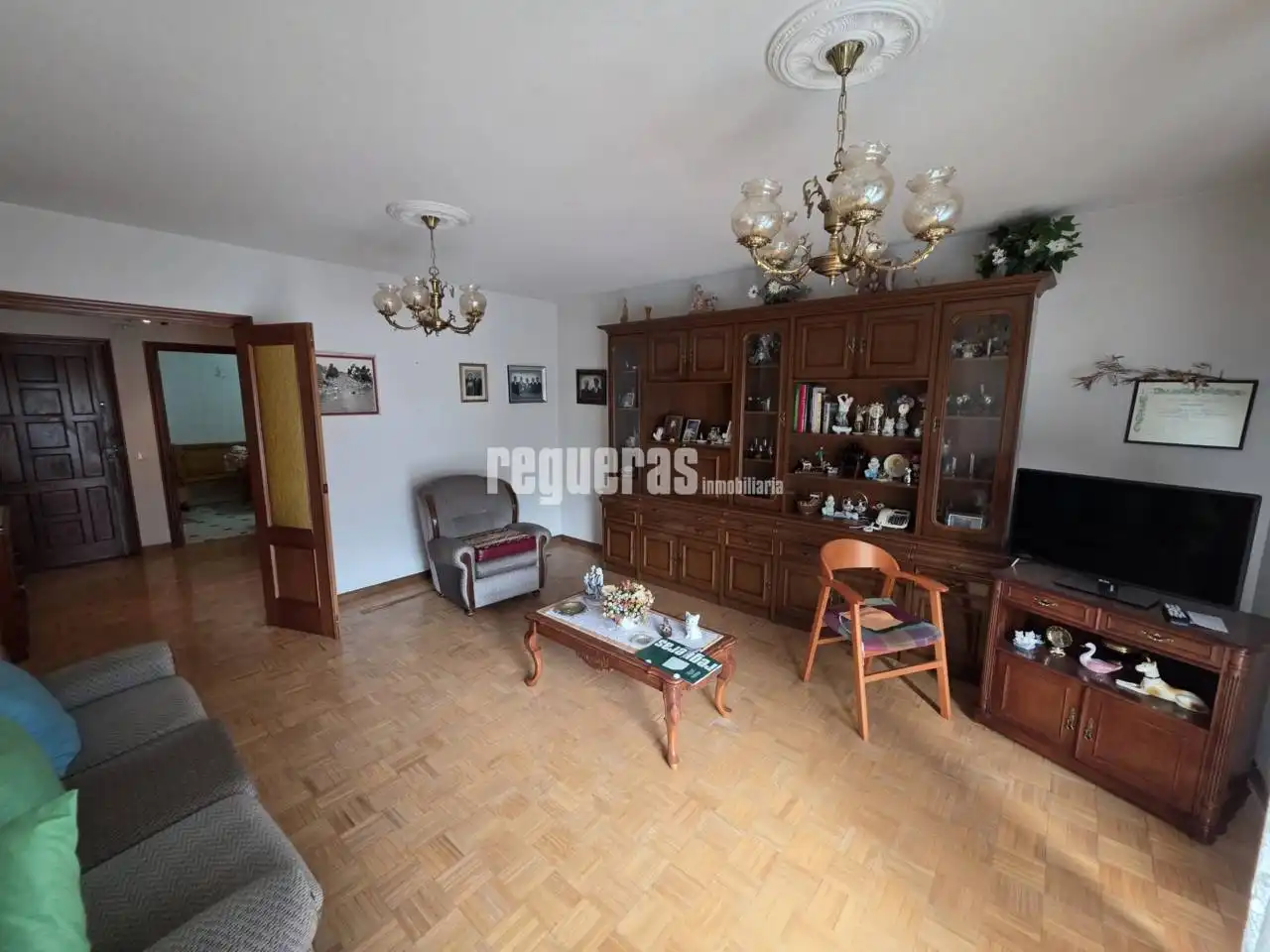 Sala de estar de Piso en venta en Avilés con Calefacción, Parquet y Terraza