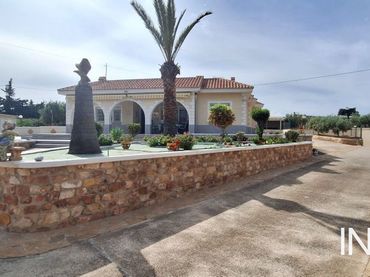 Chalet con piscina en venta en C. Clavel, 5, 03195 Los Limoneros, Alicante