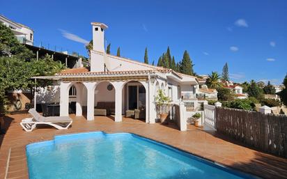 Vista exterior de Casa o xalet en venda en Benalmádena amb Aire condicionat, Calefacció i Terrassa