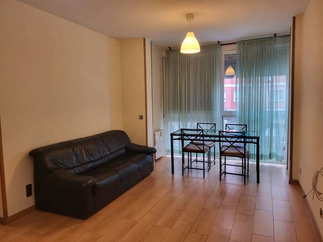 Piso en Venta en Calle Rodrigo de Triana en Pueblo Nuevo