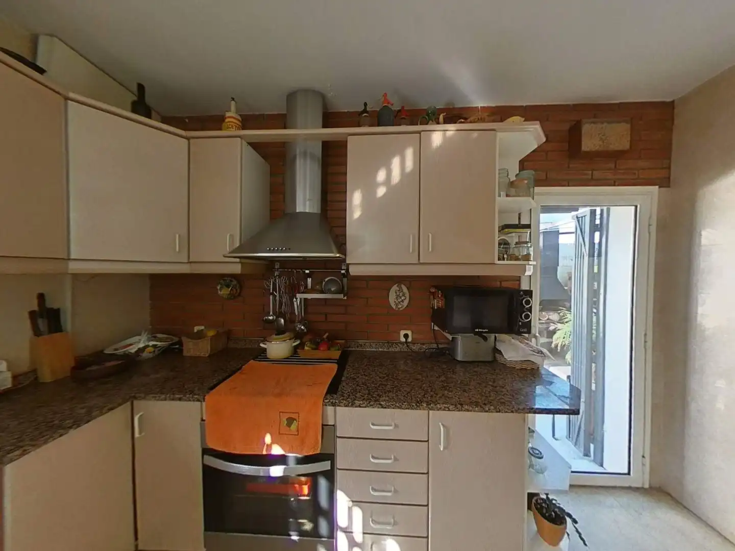 Cocina de Casa o chalet en venta en Vilanova i la Geltrú con Jardín privado, Terraza y Trastero