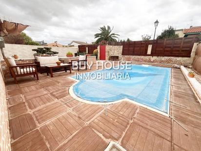 Swimming pool of House or chalet for sale in Carranque