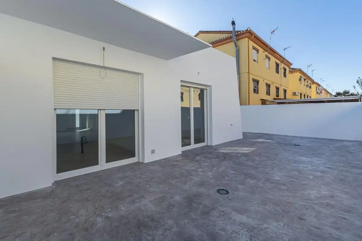 Terrassa de Casa adosada en venda en Vegas del Genil amb Aire condicionat i Jardí privat