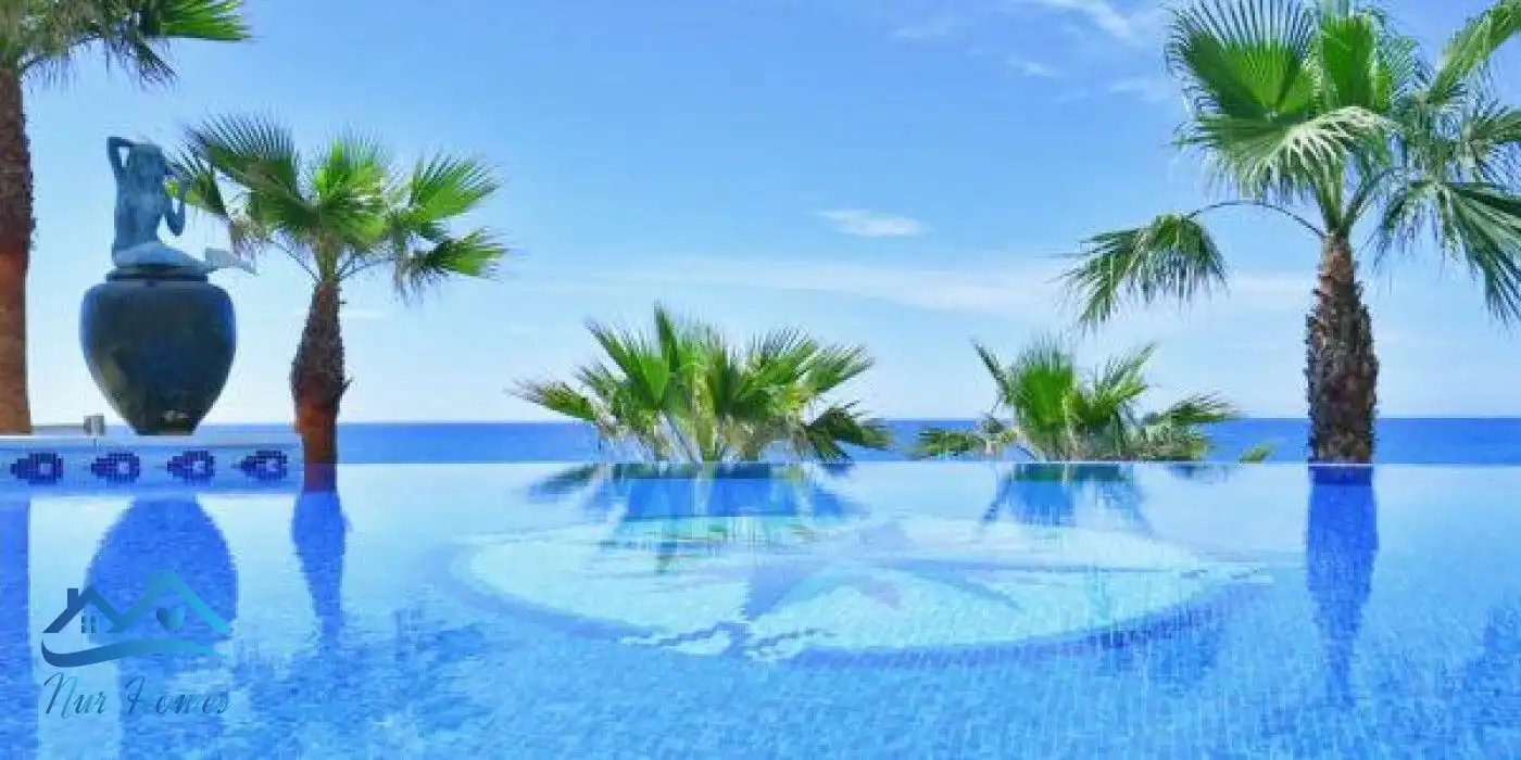 Piscina de Pis en venda en Benalmádena amb Aire condicionat, Terrassa i Alarma