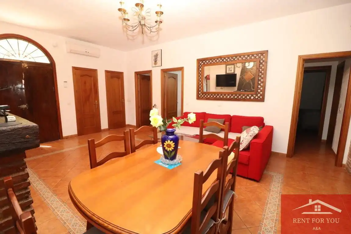 Sala d'estar de Casa o xalet de lloguer en Alozaina amb Aire condicionat, Jardí privat i Piscina