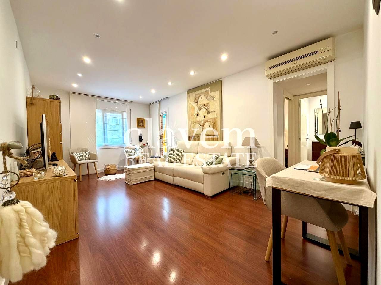 Sala d'estar de Pis en venda en  Barcelona Capital amb Balcó