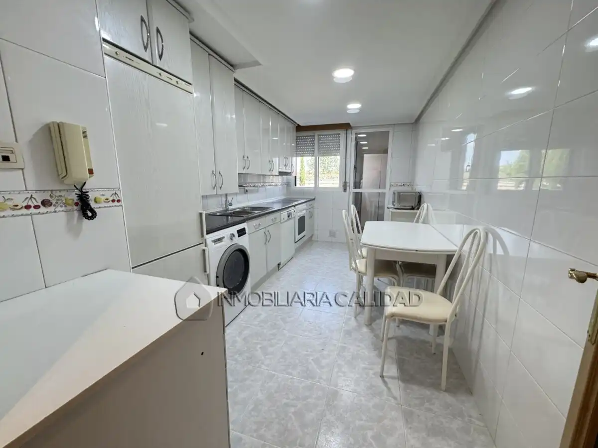 Cocina de Piso de alquiler en Burgos con Calefacción y Amueblado