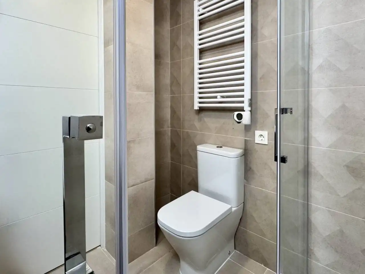 Baño de Piso en venta en Cubelles con Aire acondicionado, Calefacción y Terraza