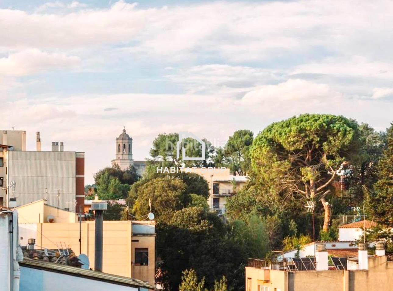 Vista exterior de Dúplex en venda en Girona Capital amb Calefacció, Terrassa i Traster