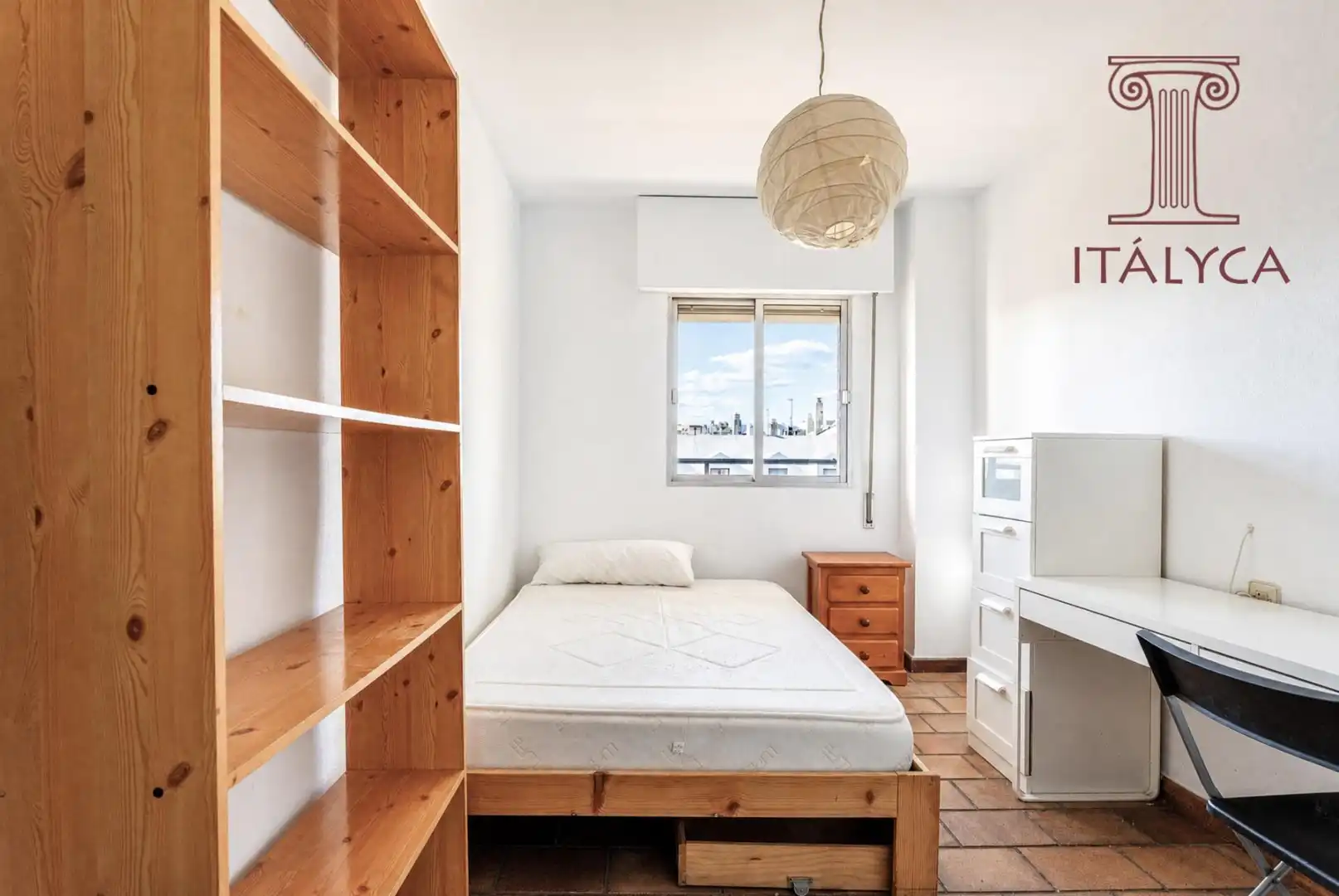 Bedroom of Flat for sale in Sevilla  with Air Conditioner, Heating and Terrace