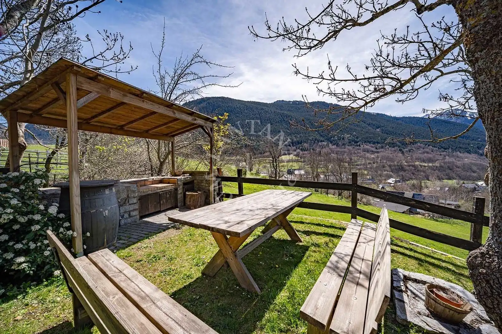 Terrassa de Casa o xalet en venda en Naut Aran amb Traster
