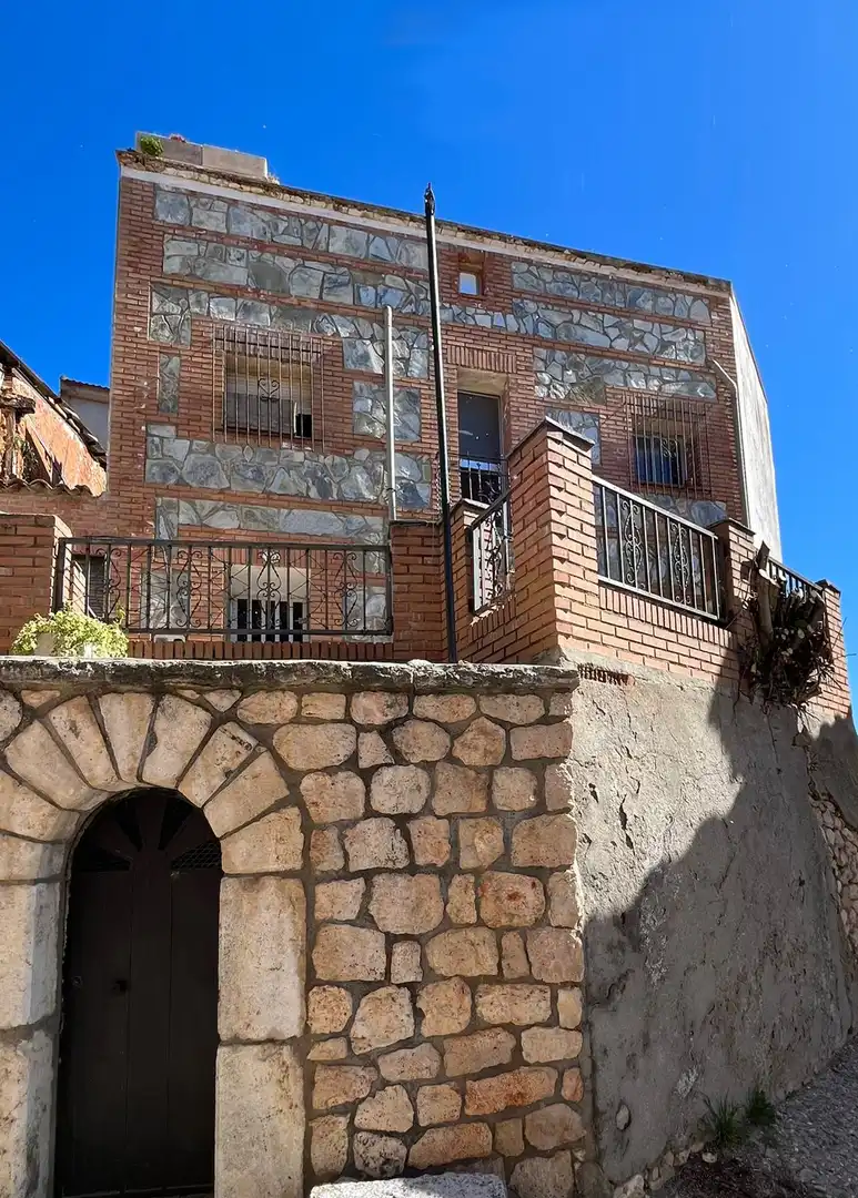 Casa adosada en venta en Atanzón