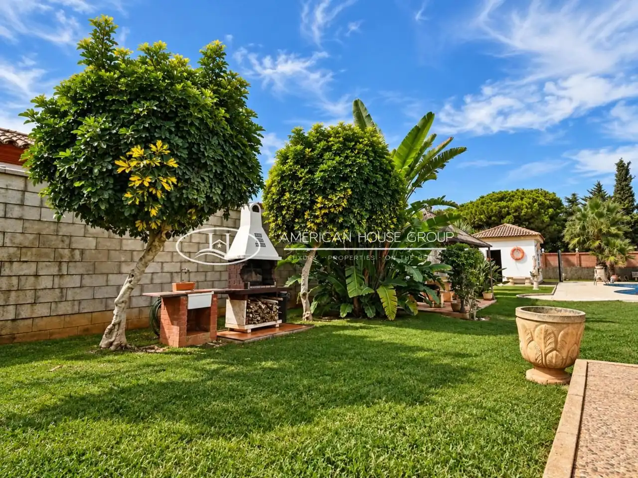 Jardí de Casa o xalet en venda en Chiclana de la Frontera amb Aire condicionat, Jardí privat i Traster