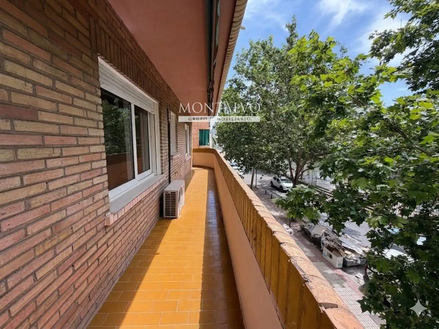 Vista exterior de Piso de alquiler en Granada con Lavadora, Microondas y TV