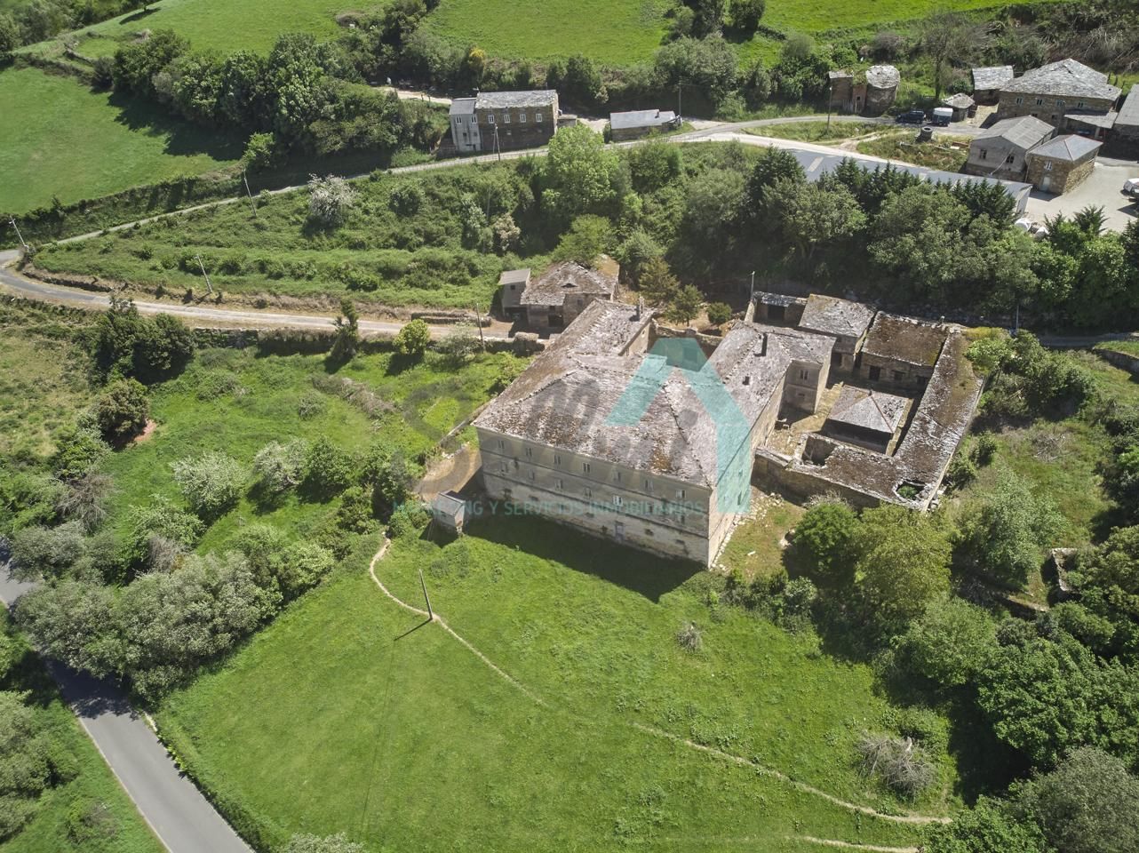 Vista exterior de Casa o xalet en venda en Vegadeo amb Jardí privat, Parquet i Terrassa