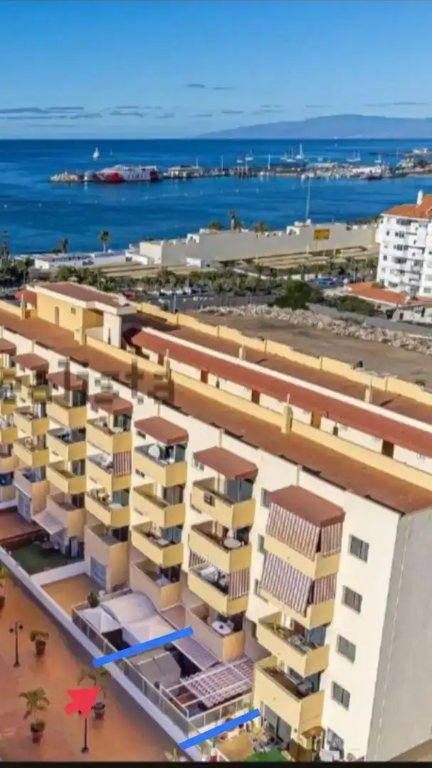 Vista exterior de Piso en venta en Arona con Aire acondicionado, Piscina y Amueblado