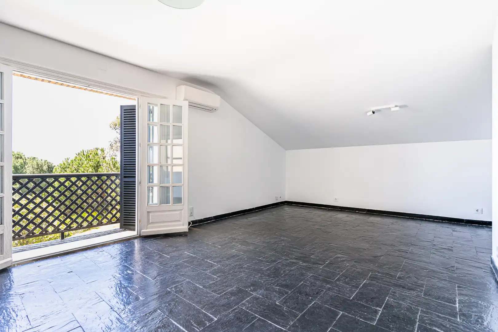 Sala de estar de Casa o chalet en venta en Las Rozas de Madrid con Aire acondicionado, Calefacción y Jardín privado