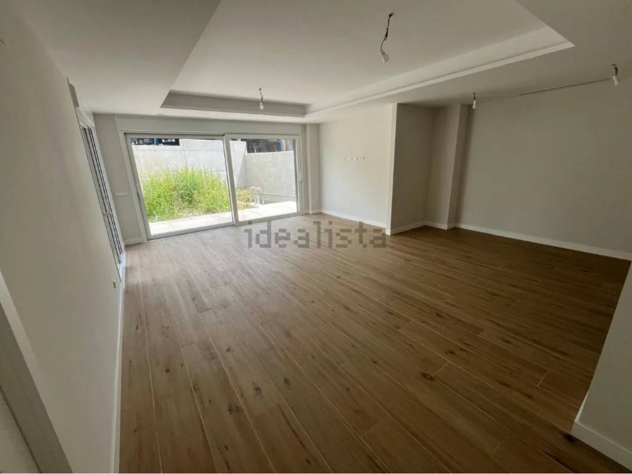 Living room of Houses for sale in  Madrid Capital  with Air Conditioner, Heating and Private garden