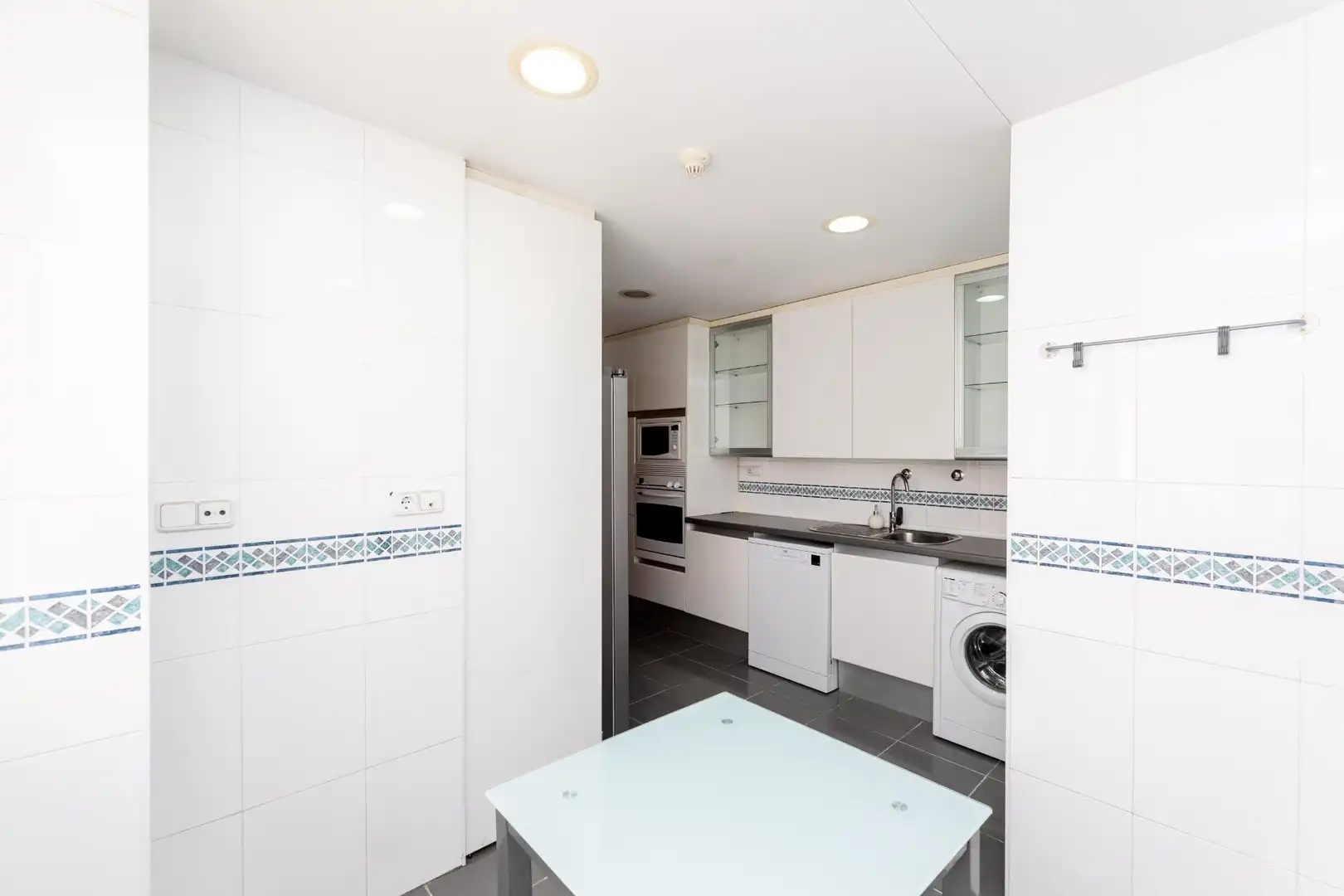 Kitchen of Flat for rent in Pozuelo de Alarcón  with Air Conditioner, Heating and Private garden