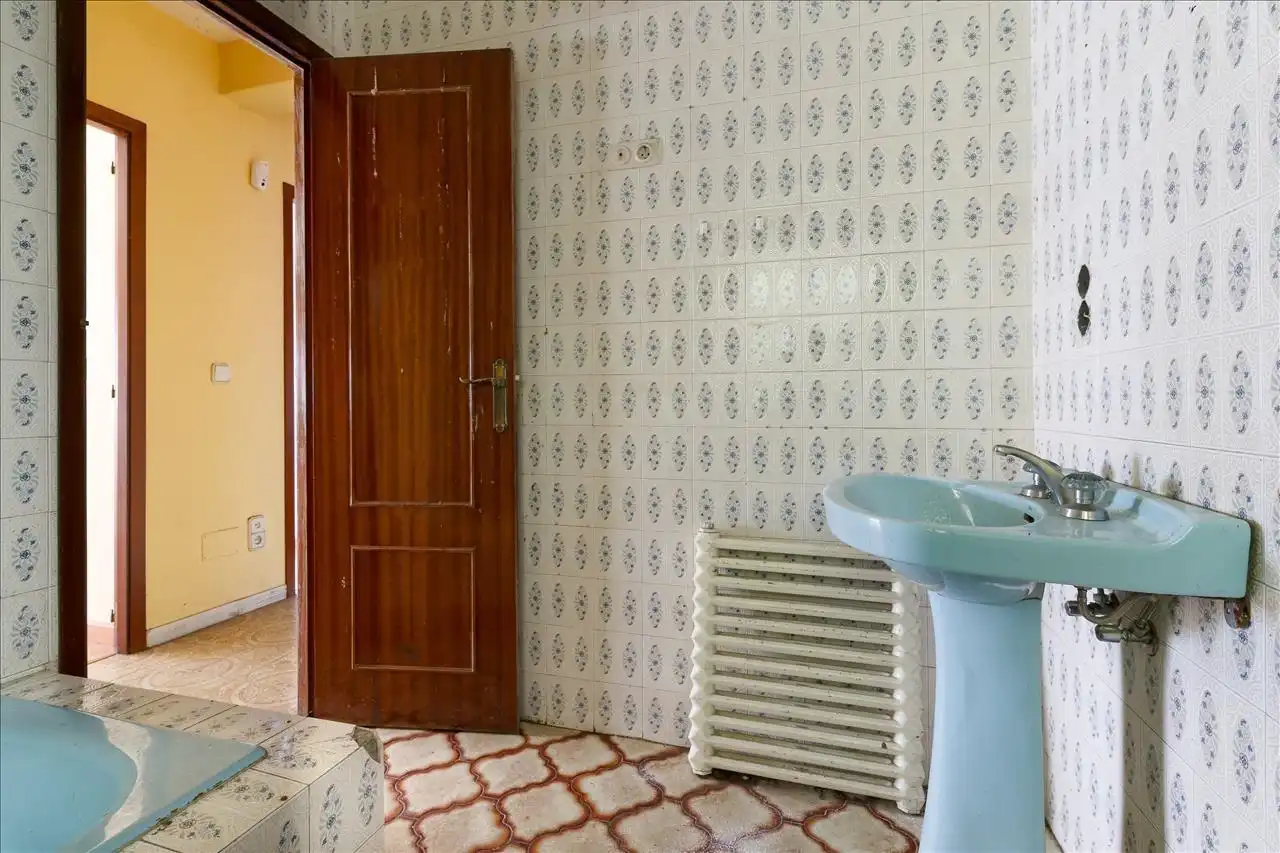 Bathroom of Flat for sale in Ordes